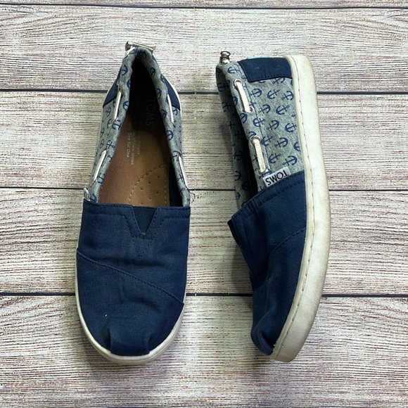 Tom’s Navy/Gray Anchor Print Slip On Flats Size 4 (Womens size 6/6.5) - Picture 1 of 9